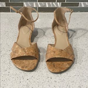 Bandolino sandals SIze 5M fits more like 6. New.